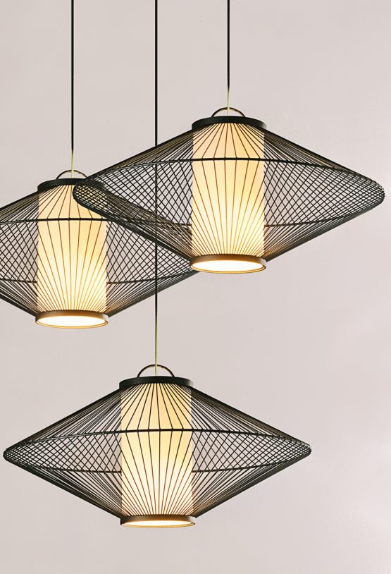 piment-rouge-lighting-manufacturer-ufo-black-set-s-pendant-lamp-image