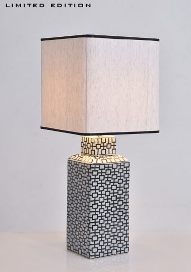 piment-rouge-custom-lighting-manufacturer-square-decorative-table-lamp-light-on-lamp