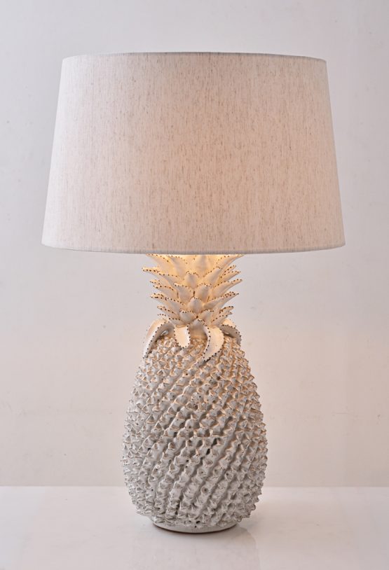 piment-rouge-lighting-manufacturer-pineapple-1-table-lamp-image piment-rouge-lighting-manufacturer-pineapple-1-table-lamp-image