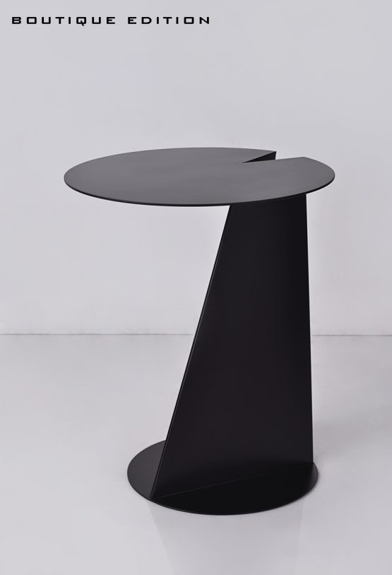 piment-rouge-lighting-manufacturer-flamingo-new-black-table-image